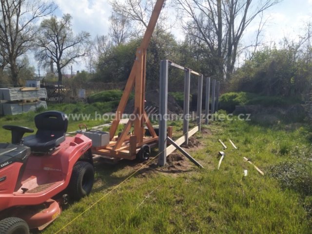 Betonový plot v Žatci 2025