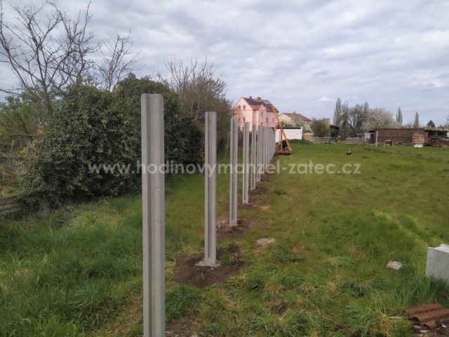Betonový plot v Žatci 2025