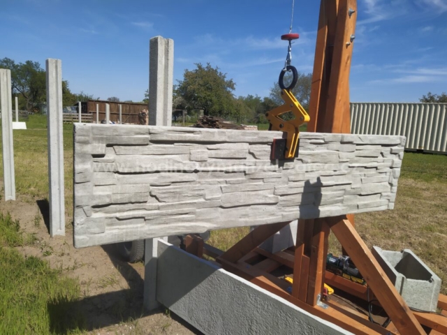Betonový plot v Žatci 2025