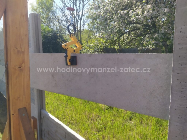 Betonový plot v Žatci 2025