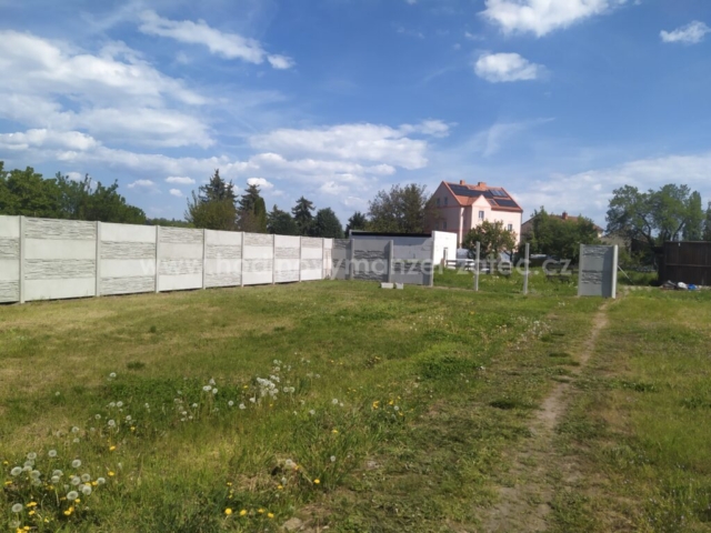 Betonový plot v Žatci 2025